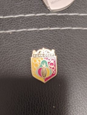 VINTAGE SOVIET VDNKH(EXHIBITION OF ACHIEVEMENTS OF NATIONAL ECONOMY) PIN